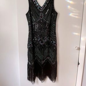 Roaring 20s flapper dress green with sequence and fringe